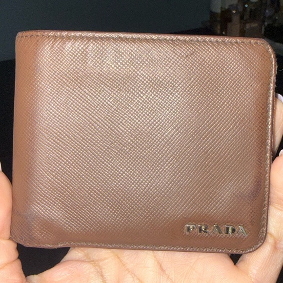 Authentic Prada Saffiano Men’s Bi-Fold Wallet | Pre-Loved Conditon - Picture 1 of 12